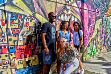 History and Street Art Tour in Comuna 13
