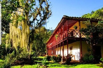 Cable car to el Paraiso, the city slum
